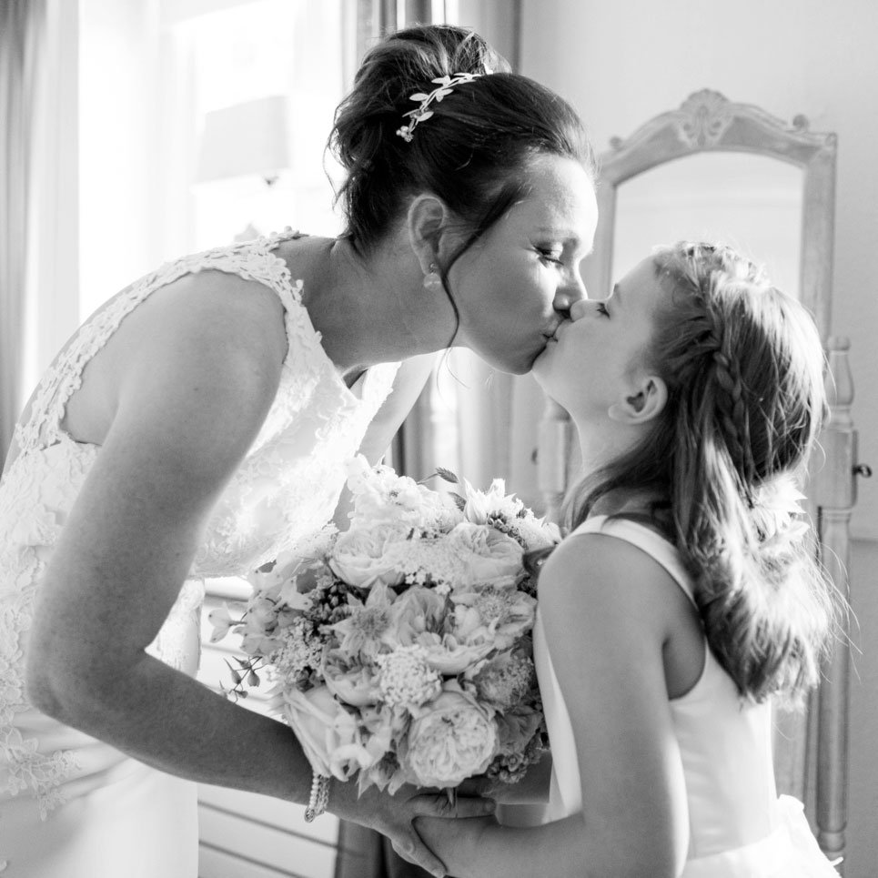 05-trouwfotograaf-moeder-dochter-bruidsmeisje-bruid