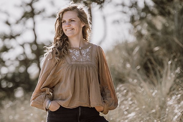 Tamara Uittenboogaard tijdens een fotoshoot – boudoir-, portret- en personal branding fotografie in Breda, Brabant